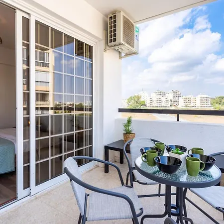 Apartment Araminta 2-br & Balcony In
