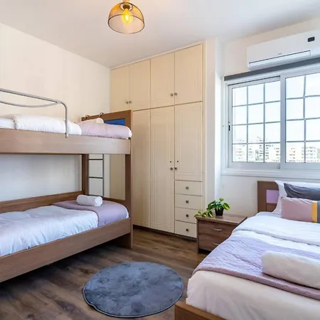 Apartment Araminta 2-br & Balcony In