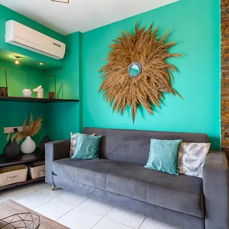 Araminta 2-br & Balcony In Apartment *